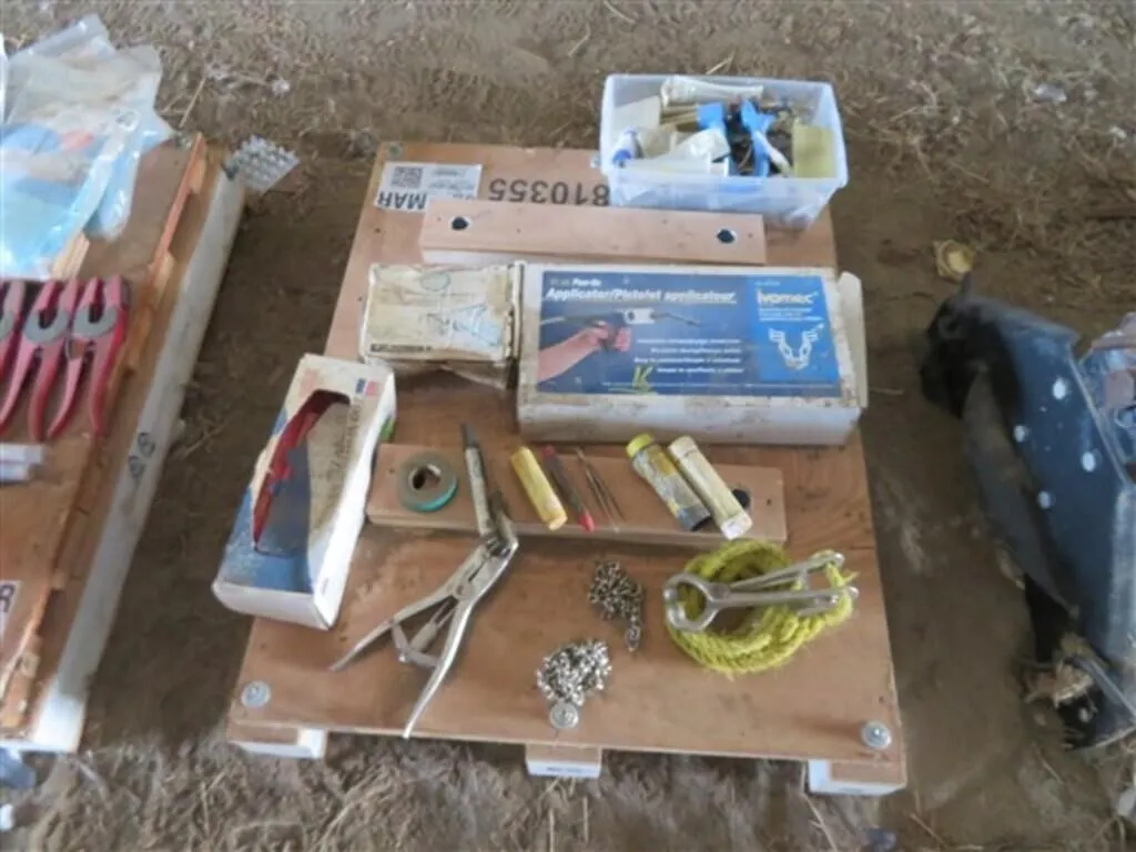 Vet Supplies * Humbug * Syringes * Rubber Bander