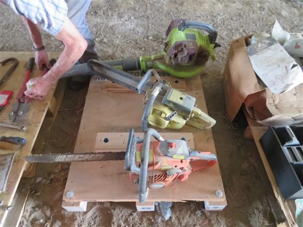 2 Chain Saws * Leaf Blower