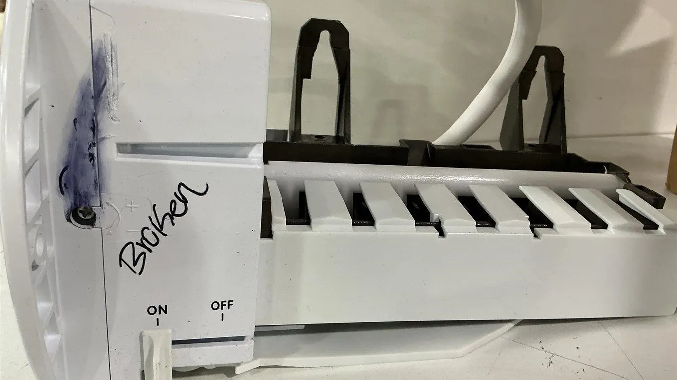 Parts Master GE Refrigerator Icemaker 9.75x5.5x5.5