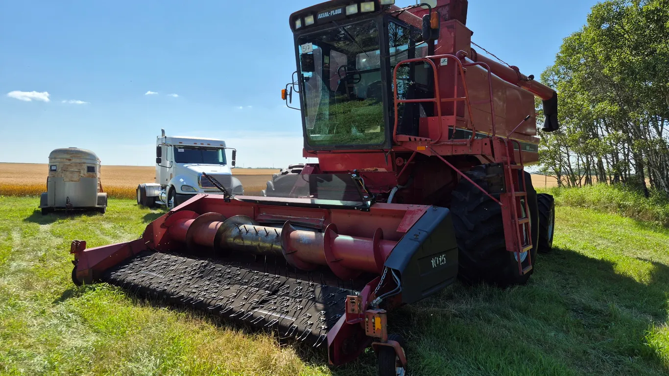 CASE 1688 SELF-PROPELLED COMBINE