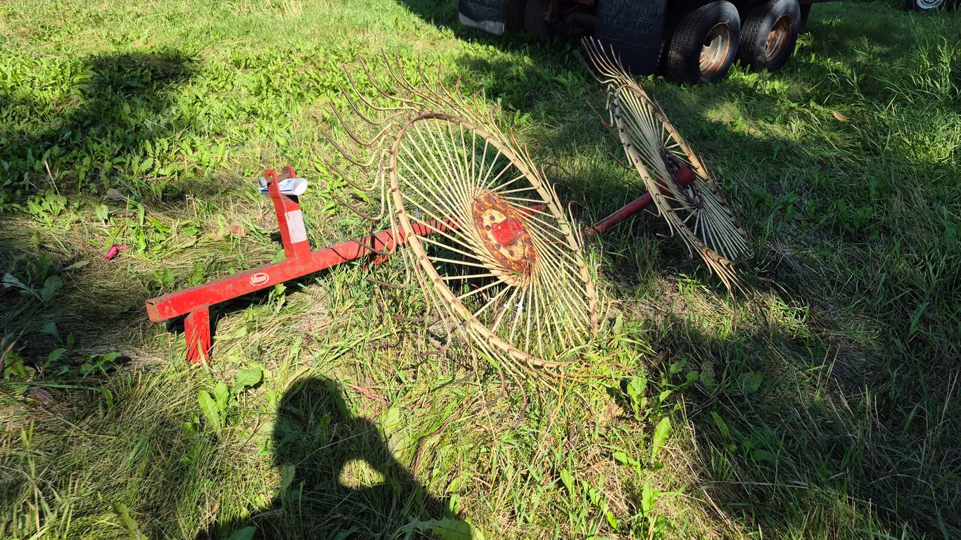TWO WHEEL HAY RAKE