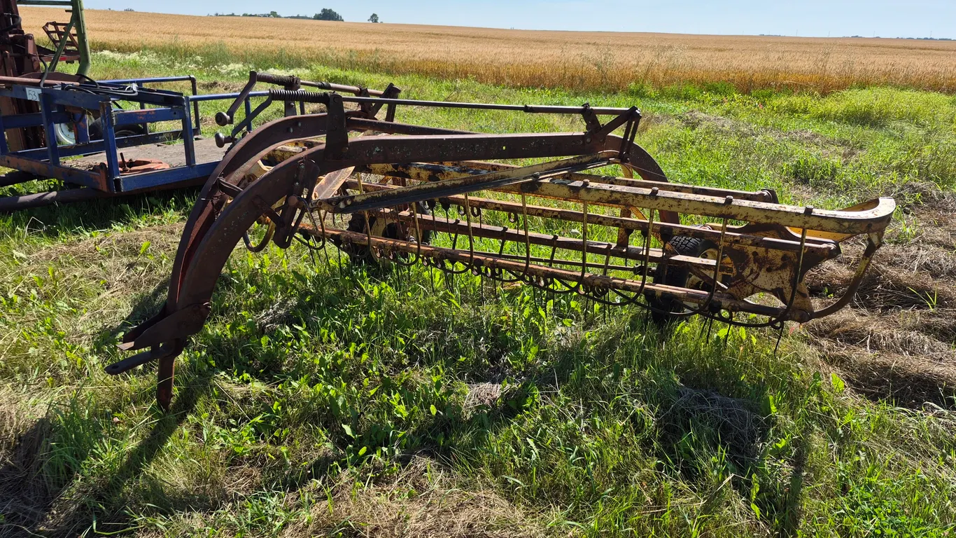 NEW HOLLAND RAKE