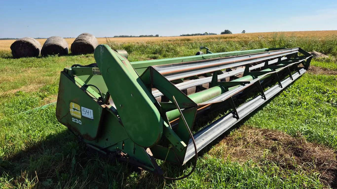 JOHN DEERE 230 HEADER