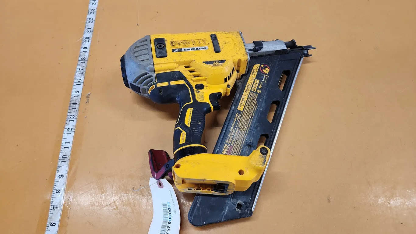 DeWALT Cordless 20V Nailer (No Battery No Charger)