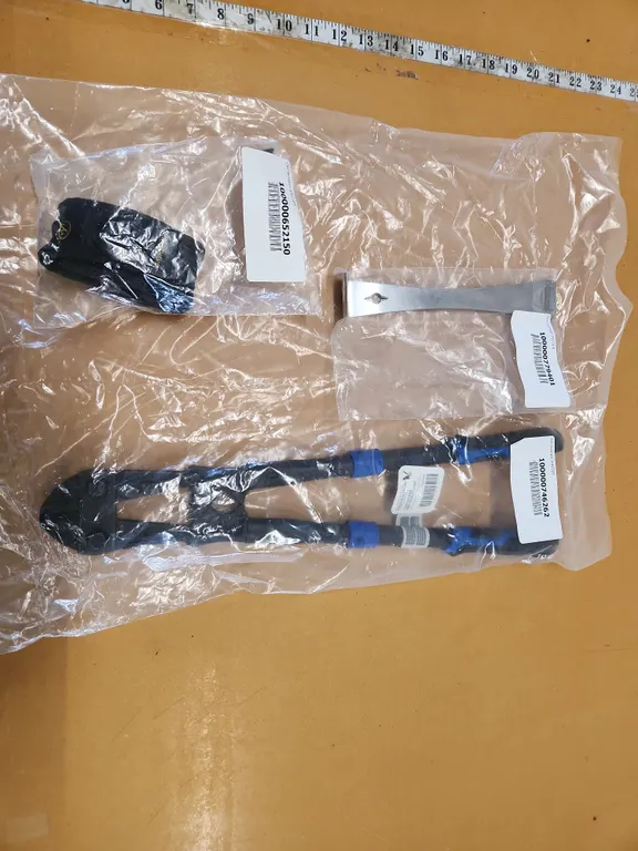 Bolt Cutters w/ Leatherman/ Pry Bar