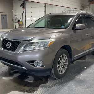 2014  Nissan  Pathfinder  SL 4WD