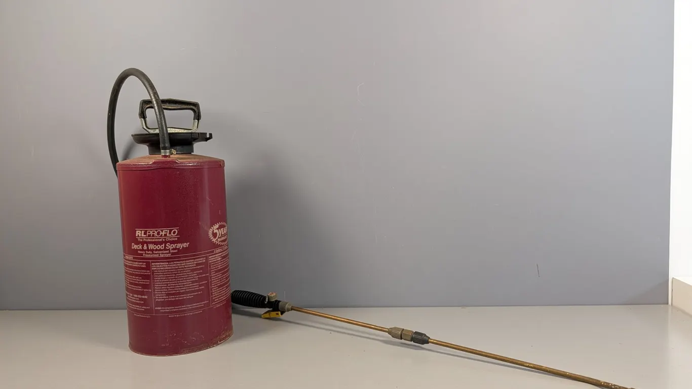 RLPROFLO 2 Gallon Deck & Wood Pressurized Sprayer