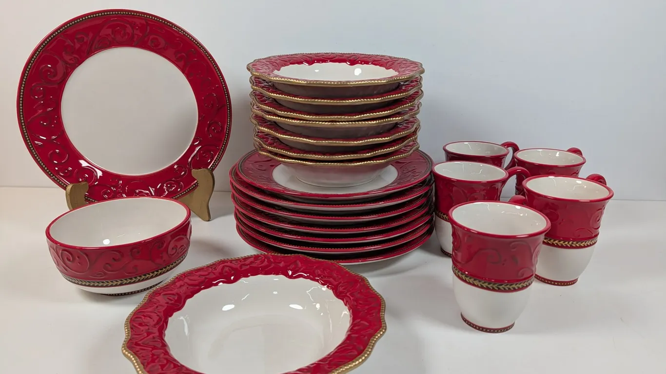 Fitz and Floyd Holiday 22-Piece Red and Gold Dinnerware Set