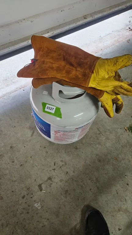 AmeriGas Propane Tank with Work Gloves