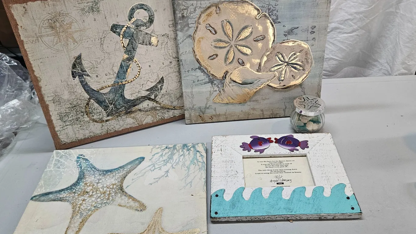Lot of canvas prints, frame and sea glass