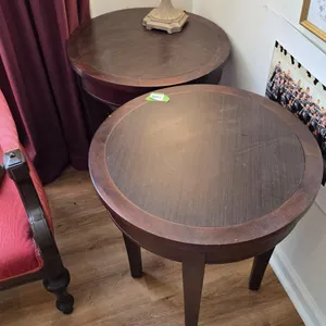 Single Mahogany Finish Round Side Table