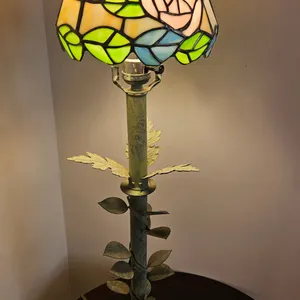 Tiffany Style Table Lamp with Stained Glass Shade