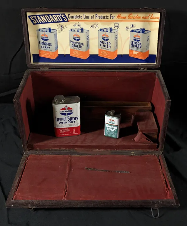 STANDARD OIL COMPANY SALESMAN DISPLAY CARRYING CASE & CANS