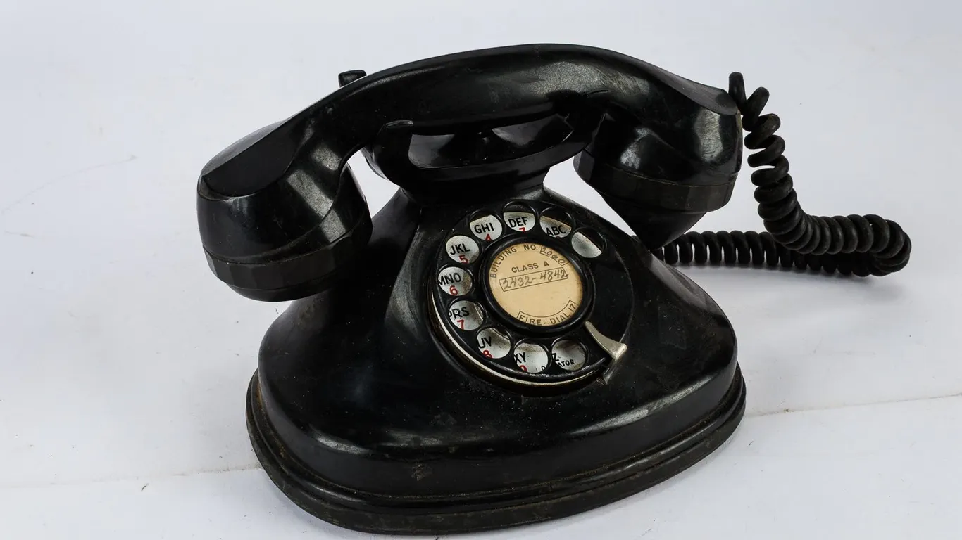 Vintage Black Desktop Rotary Automatic Electric Telephone