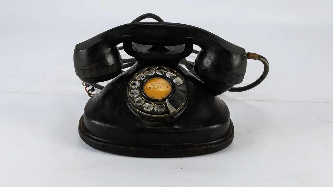 Vintage Black Desktop Rotary Automatic Electric Telephone