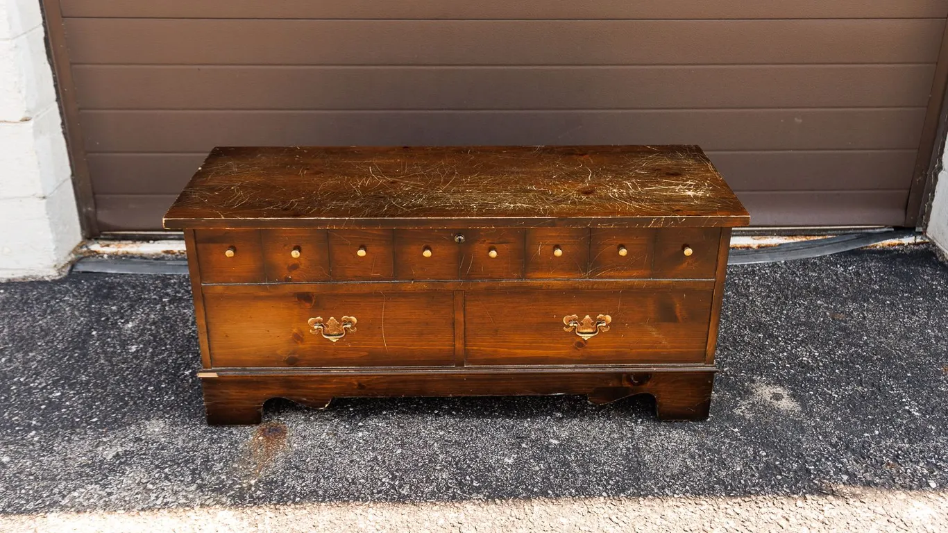 Vintage Lane Cedar Chest
