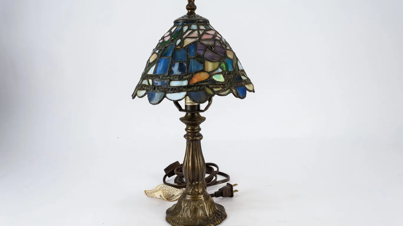 Floral Stained Glass Accent Lamp