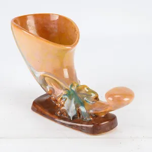 Vintage Roseville Wincraft Cornucopia Vase - 221-8”