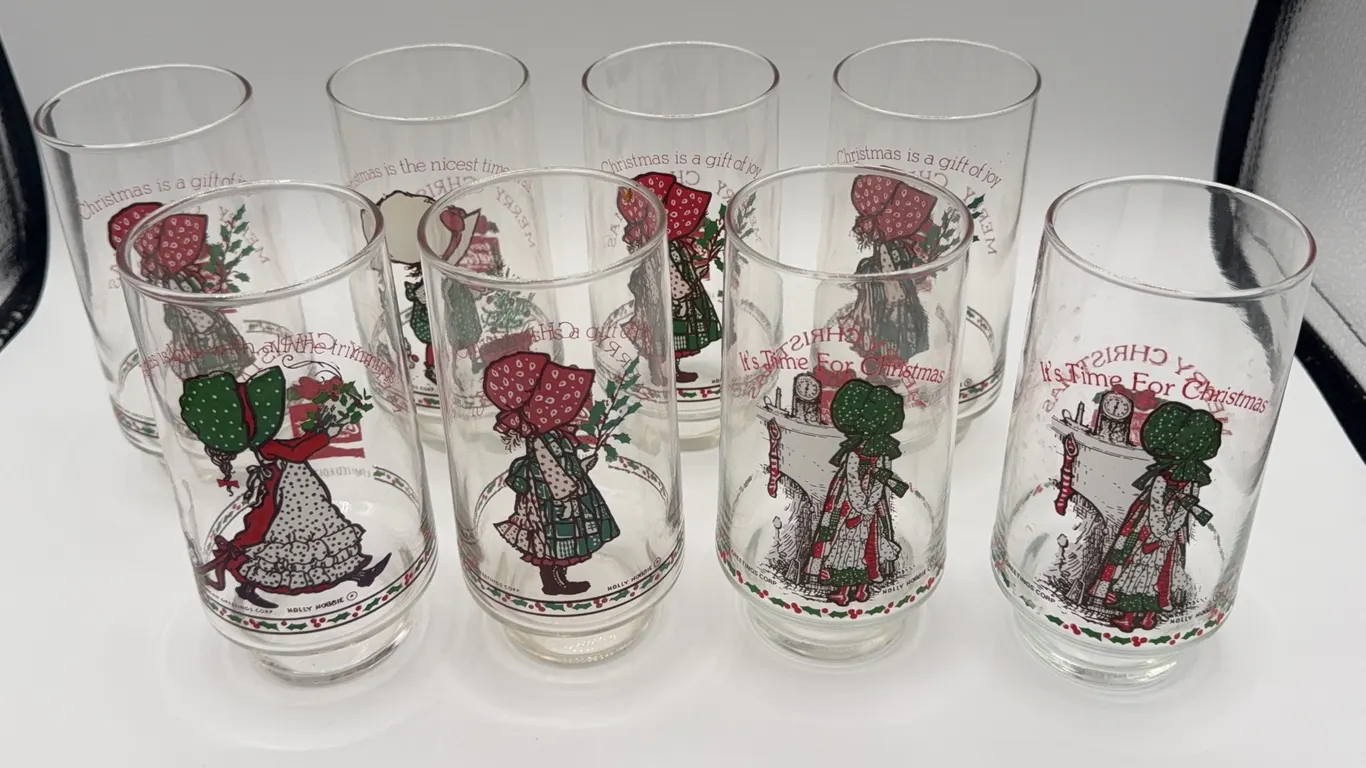 8 Holly Hobbie Limited Edition Christmas Glasses 1970's