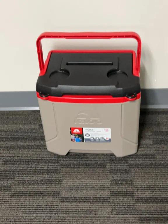 Igloo Profile 16-Quart Cooler with Cool Riser Technology, Made in USA, Beige and Red, 24-Can Capacit