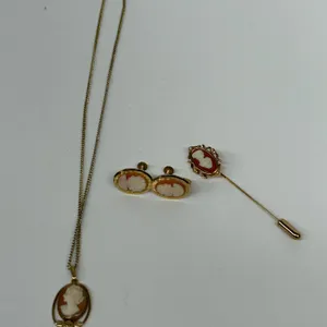 Cameo Jewelry Group