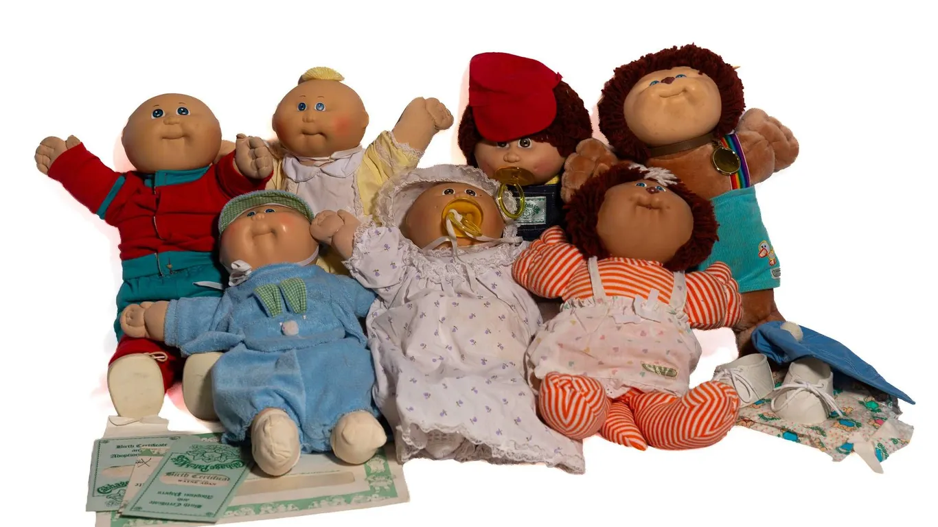 CABBAGE PATCH DOLLS WITH ORIGINAL PAPERS.