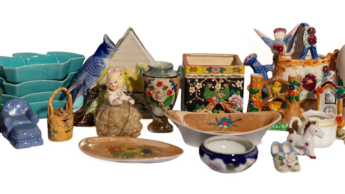 CERAMIC AND PORCELAIN ITEMS MARKED JAPAN.