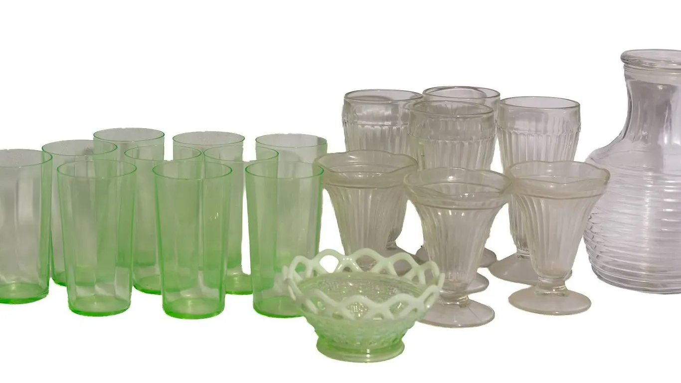 GLASSWARE WITH GREEN GLASSES LIKELY URANIUM.