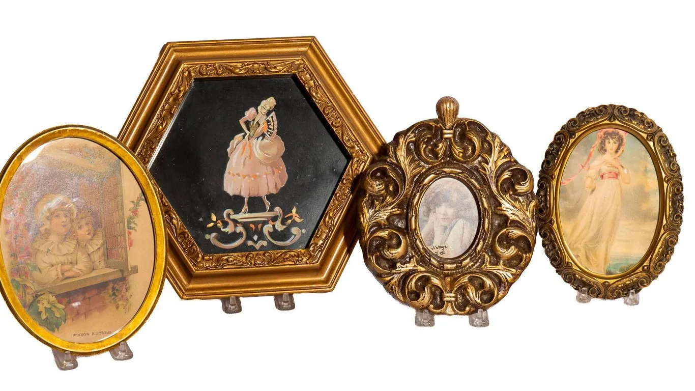 FOUR FRAMES WITH OVAL AND HEXAGON PRINTS.