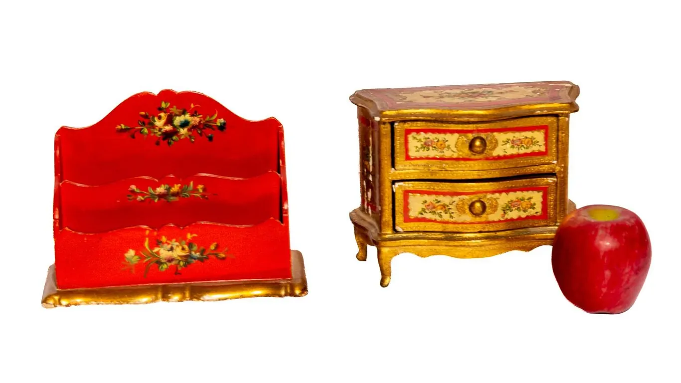 HAND-PAINTED ITALIAN FLORENTINE GOLD GILT AND RED WOODEN CHEST AND LETTER HOLDER.
