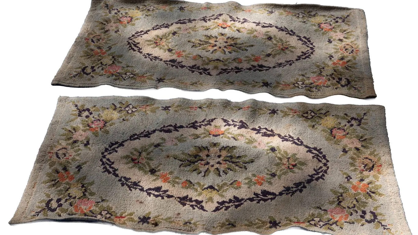 TWO HOOKED RUGS WITH FLORAL MOTIFS.