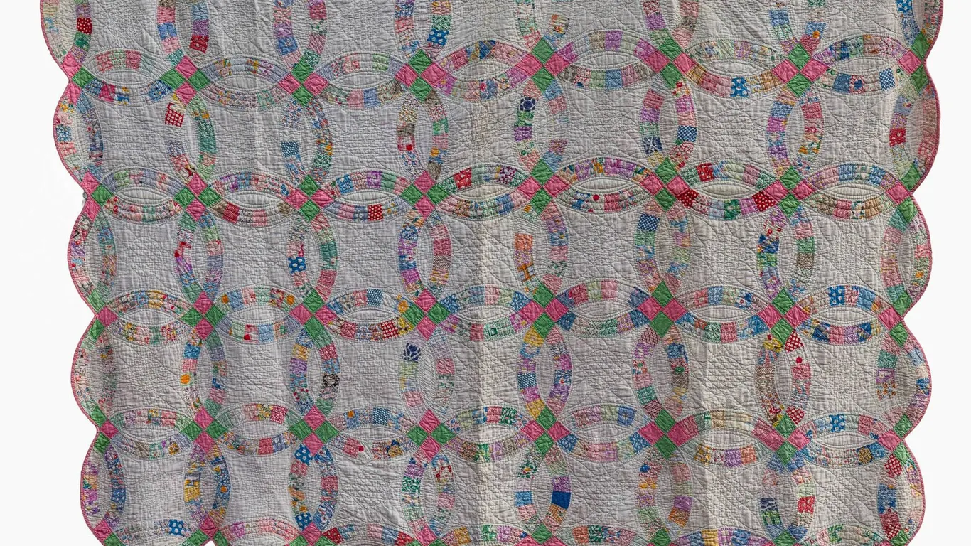WEDDING CIRCLE QUILT HAND STITCHED 1933.