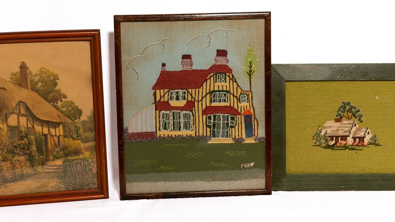 FRAMED PRINT AND EMBROIDERY OF HOUSES.