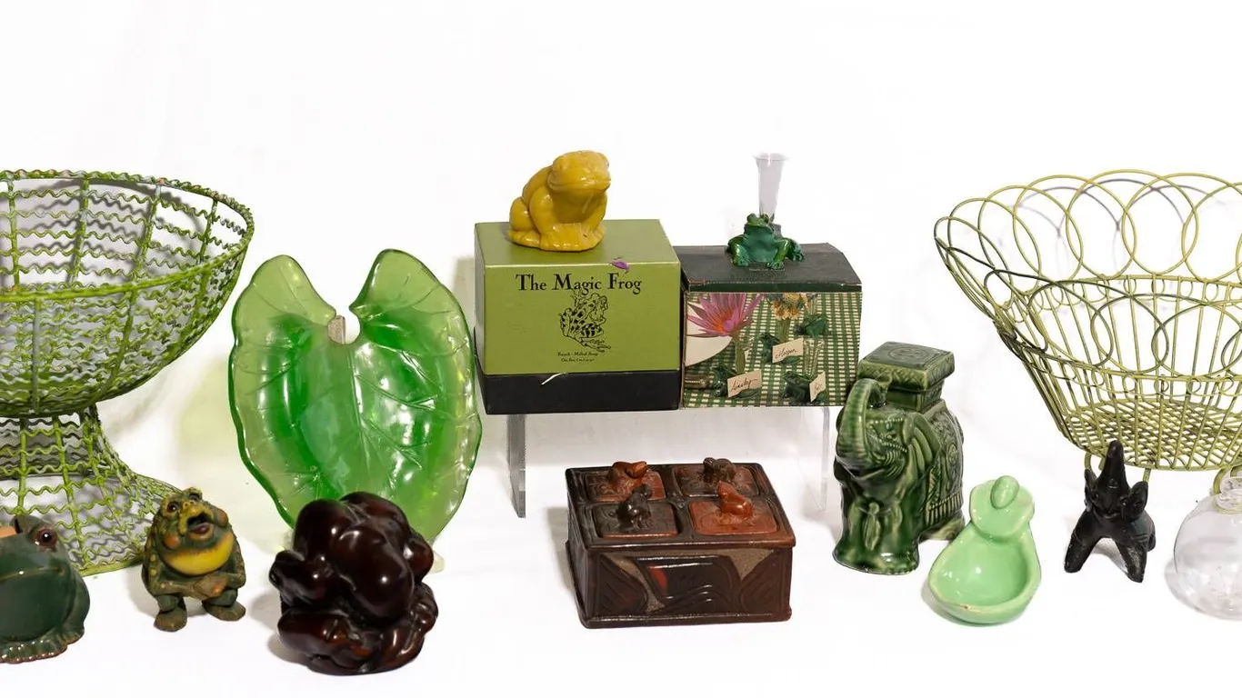 GREEN FRUIT STANDS, FROGS, BUDDHA, AND ELEPHANTS.