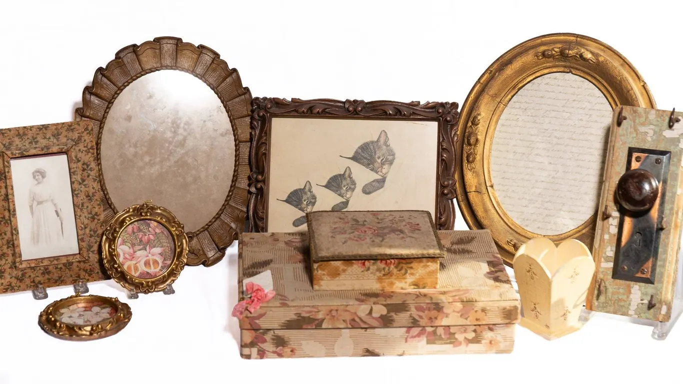 OVAL FRAMES, FABRIC BOXES, AND CHESSIE PRINT IN FRAME.