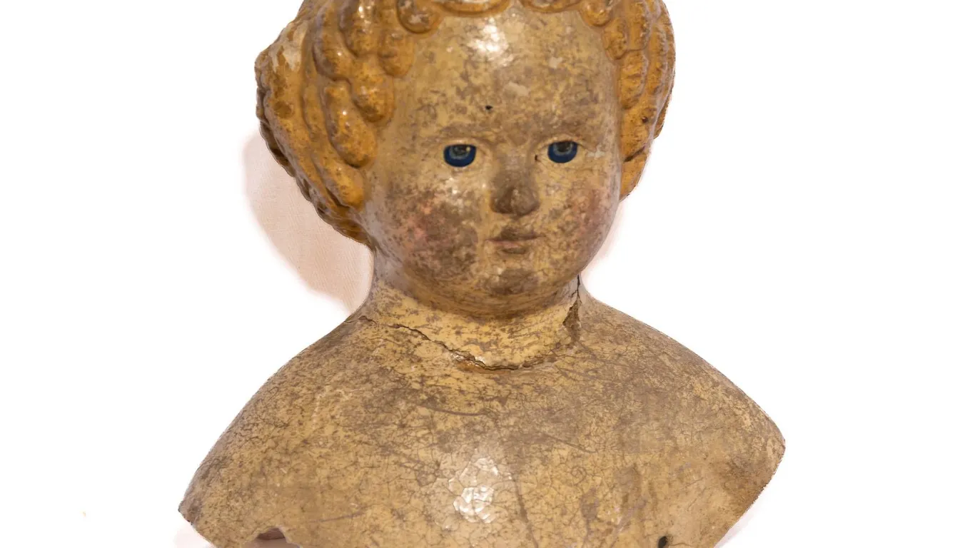 GERMAN PAPER MACHE SHOULDER DOLL HEAD POSSIBLY 19TH CENTURY.