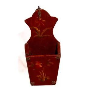 HAND-PAINTED WOODEN WALL POCKET WITH FLORAL MOTIFS.