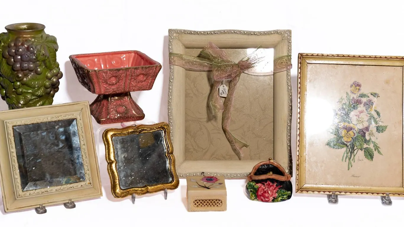 DECORATIVE ITEMS INCLUDING GRAPE VASE AND PEDESTAL.