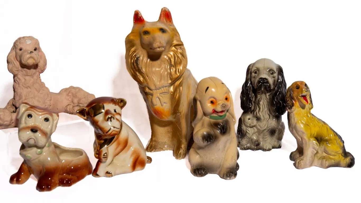 CHALKWARE, CERAMIC, AND PLASTIC DOGS.