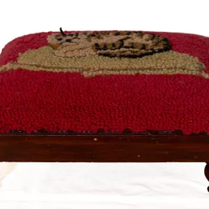 HOOKED RUG CAT FOOTSTOOL WITH WOODEN FRAME.