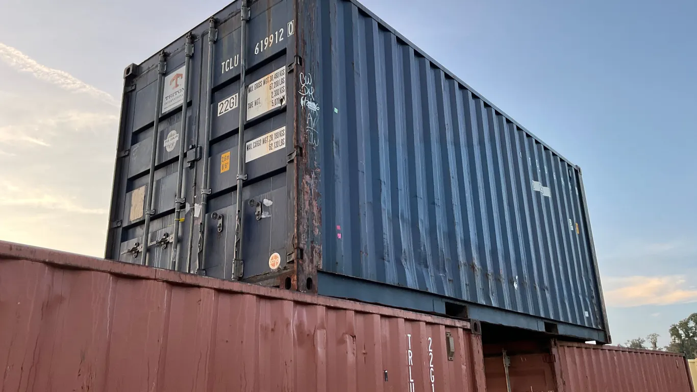 20' CONTAINER SN: TCLU6199120