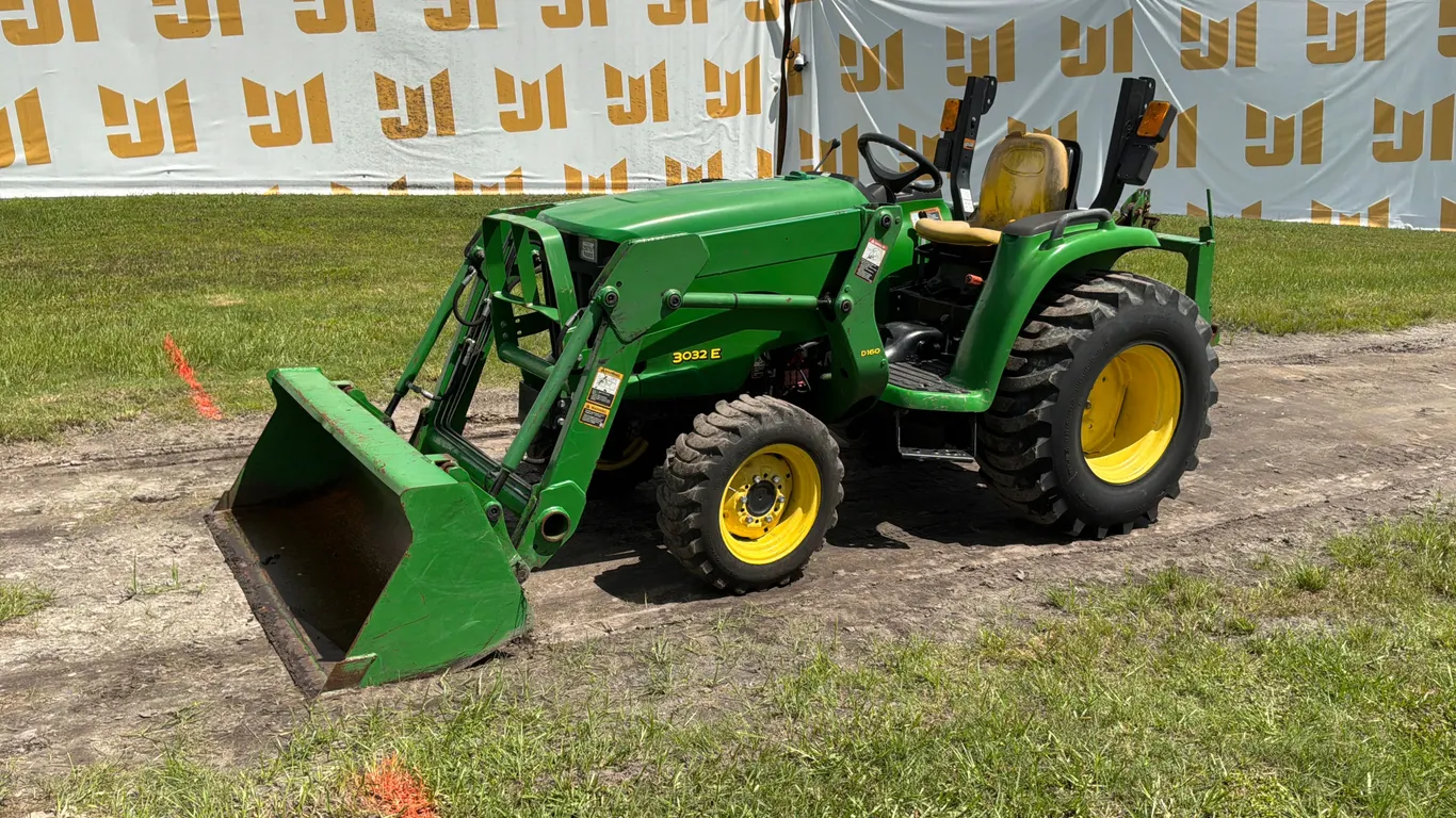 2016 JOHN DEERE 3032E TRACTOR SN: 1LV3032EKGG107521