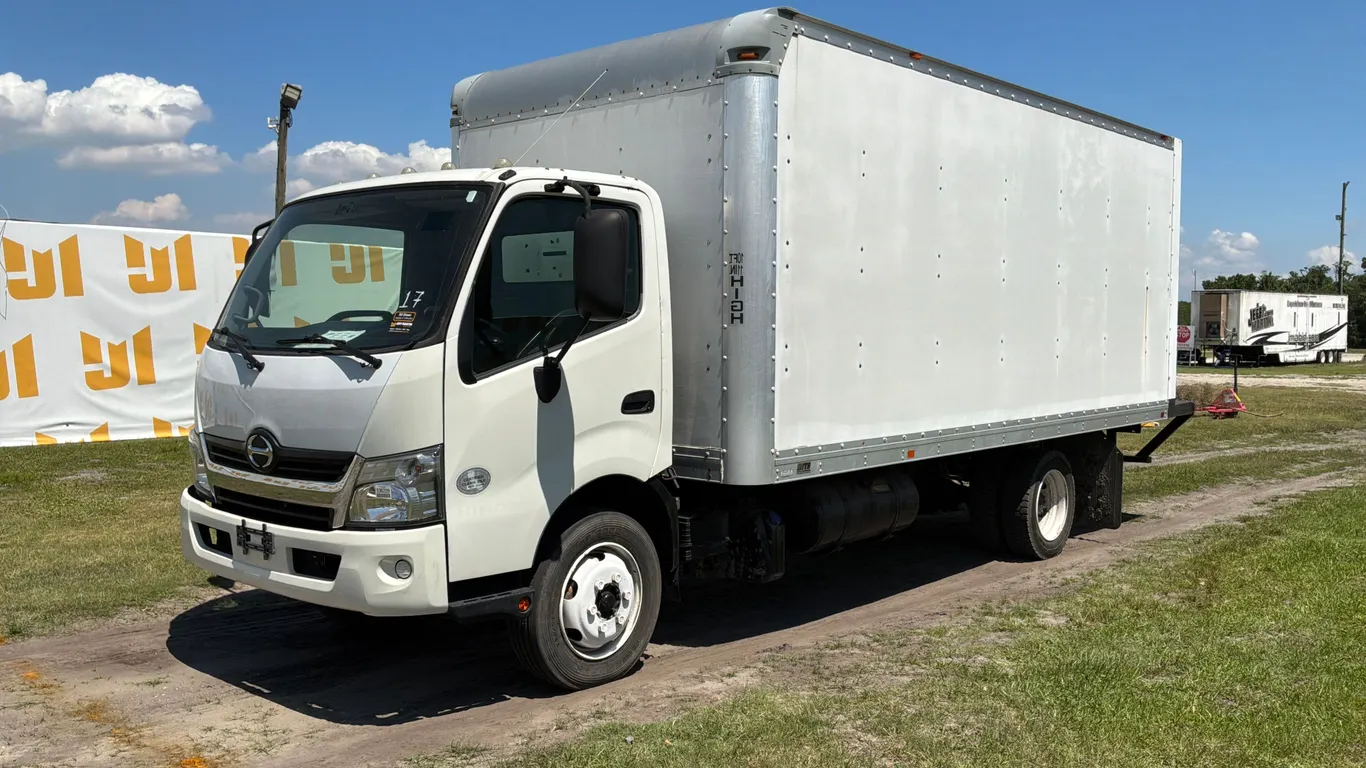2017 HINO 195 SINGLE AXLE VAN TRUCK VIN: JHHSDM2H5HK004534