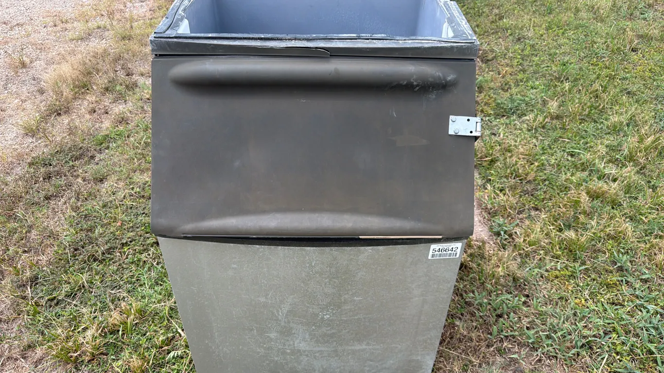 DISASSEMBLED MANITOWOC ICE MACHINE