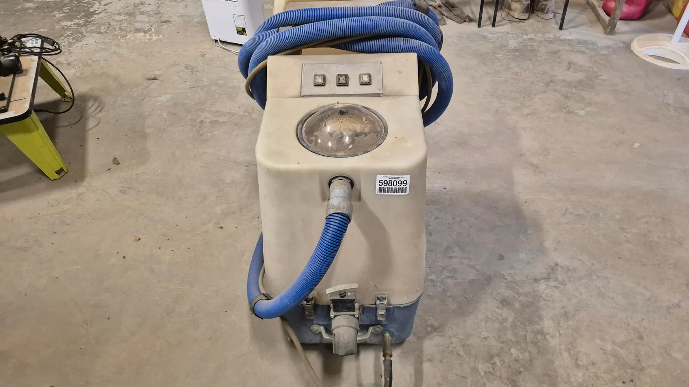 COBRA DLX PORTABLE HOT-WATER INJECTION AND EXTRACTION CLEANING SYSTEM