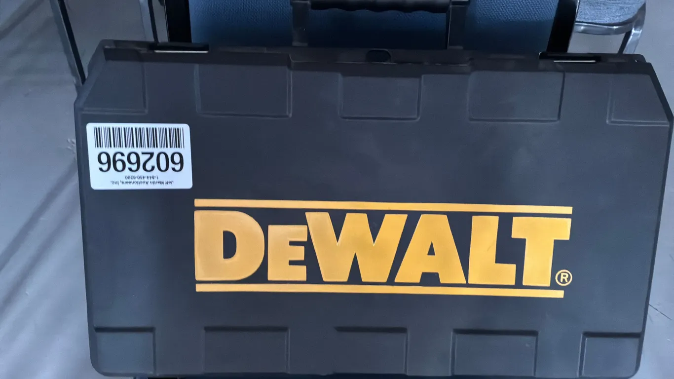 UNUSED DEWALT 28 PC SET WITH DEWALT BOX