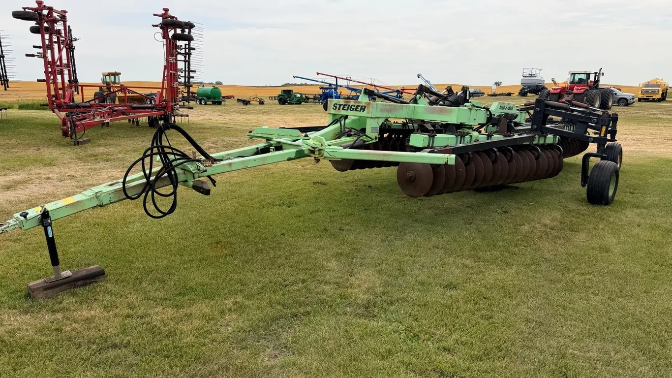 Steiger 3429 Trail-R-Disk 34’ offset tandem disk