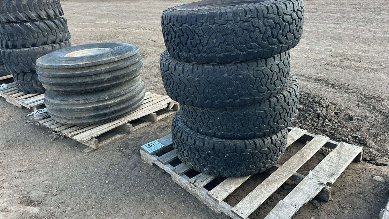 4 - ROADCRUZA RA 110 LT 285/70R17