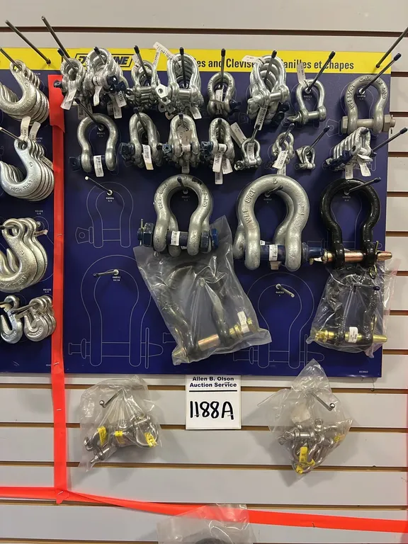 NEW/UNUSED DYNALINEDISPLAY RACK