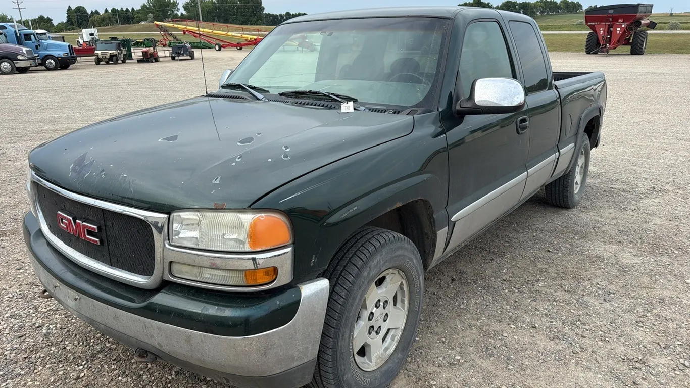 ID 0905 2001 GMC 1500 Sierra Pickup